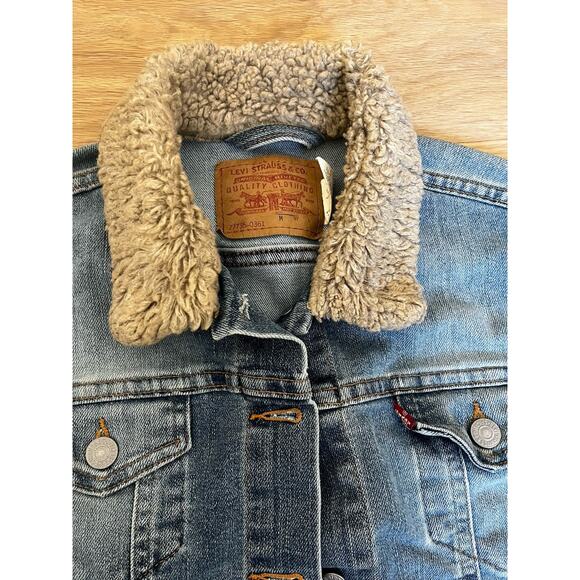 Vintage Levi’s Women’s Blue Jean Denim Faux Fur Collar Jacket M - Picture 8 of 9